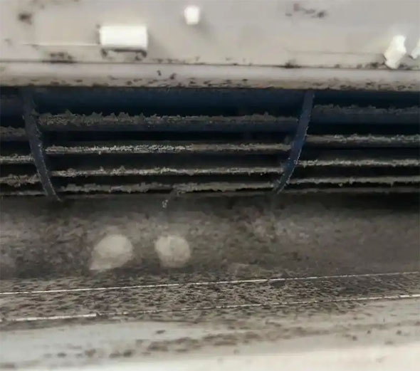 大同空调吹的风有股烧焦味是怎么回事